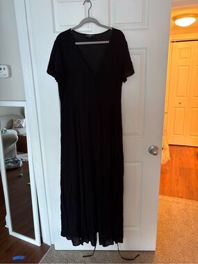 Lulu's Black V-Neck Maxi Dress
